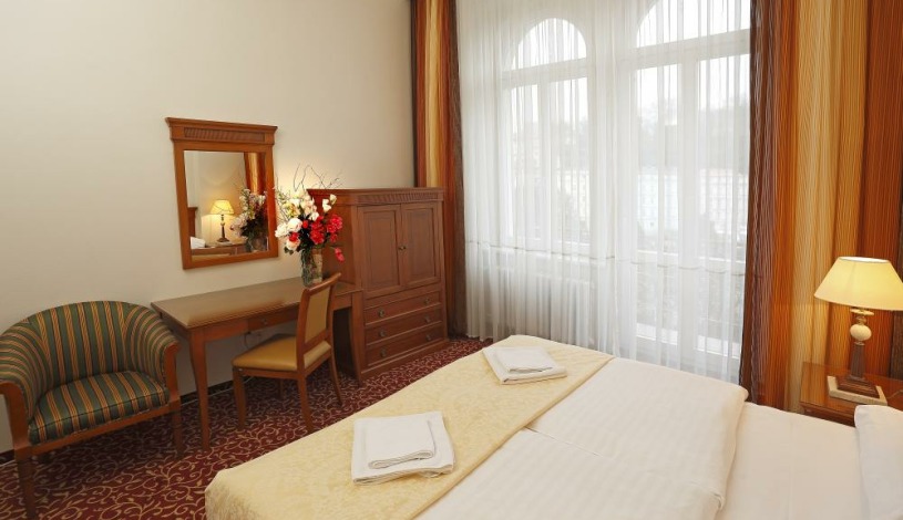 Hotel Romania Karlovy Vary - Dvoulůžkový pokoj Comfort s výhledem na město s balkónem